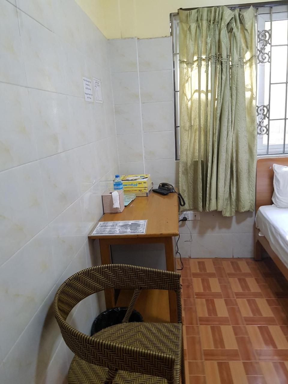 Shwe Eain Si Guest House - Burmese Only Mergui Extérieur photo