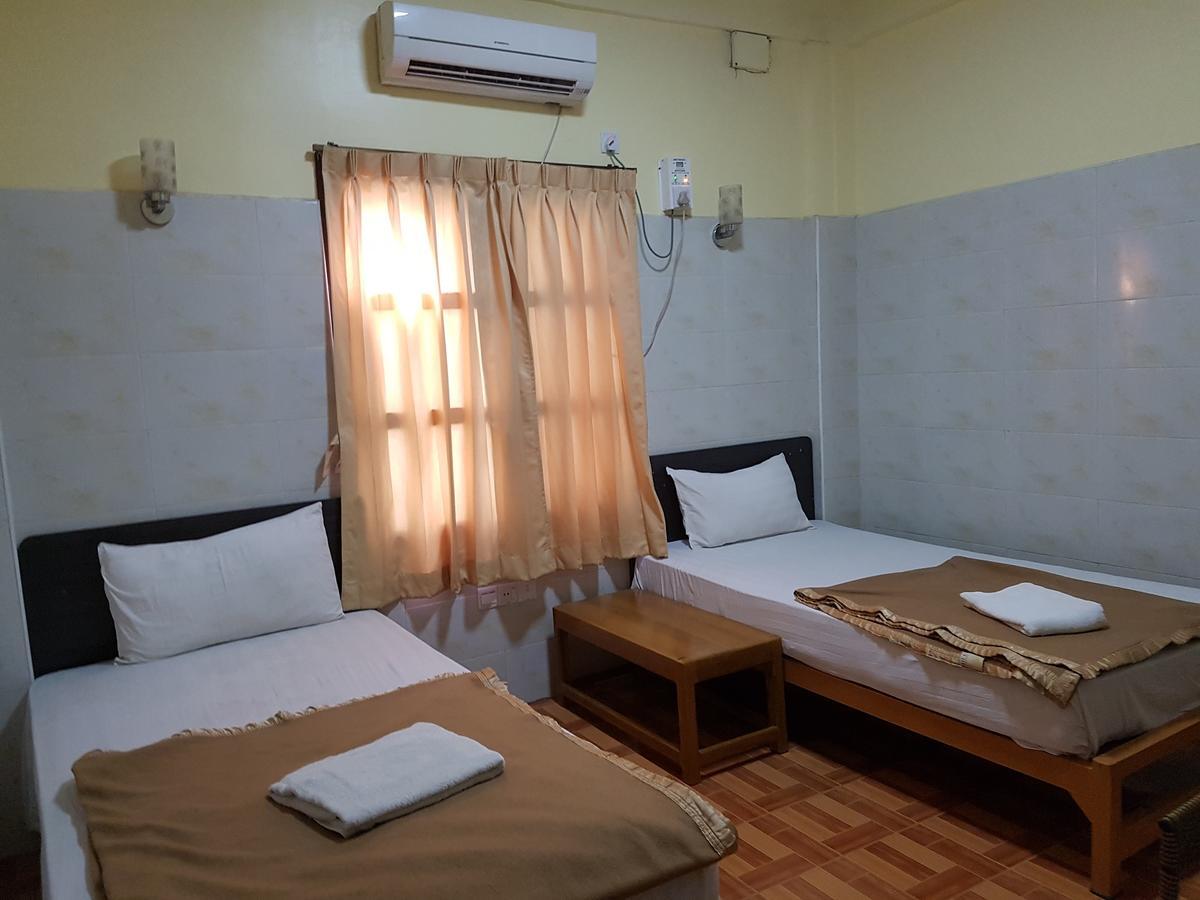 Shwe Eain Si Guest House - Burmese Only Mergui Extérieur photo
