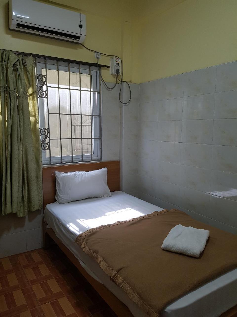 Shwe Eain Si Guest House - Burmese Only Mergui Extérieur photo